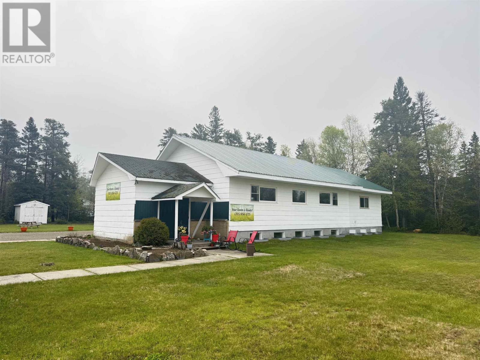 323 Hardy Ave Property Photo 3