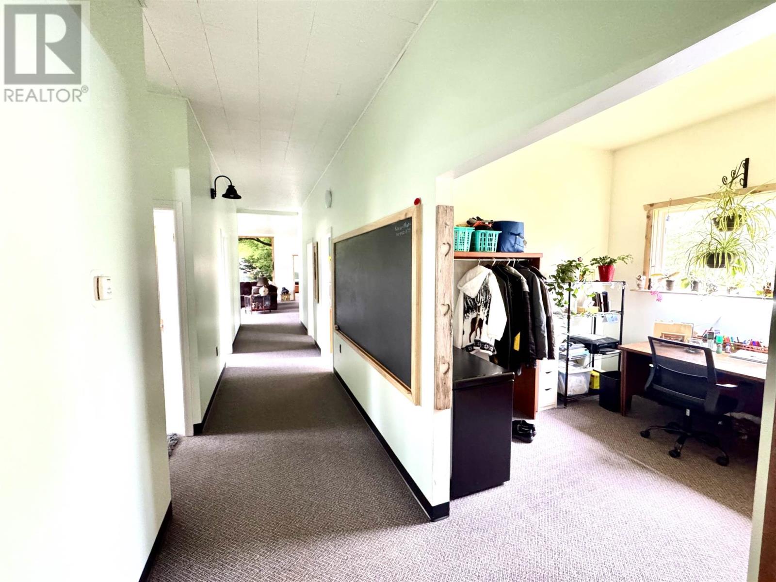 323 Hardy Ave Property Photo 9