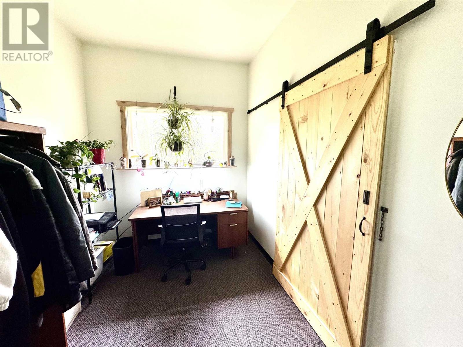 323 Hardy Ave Property Photo 10