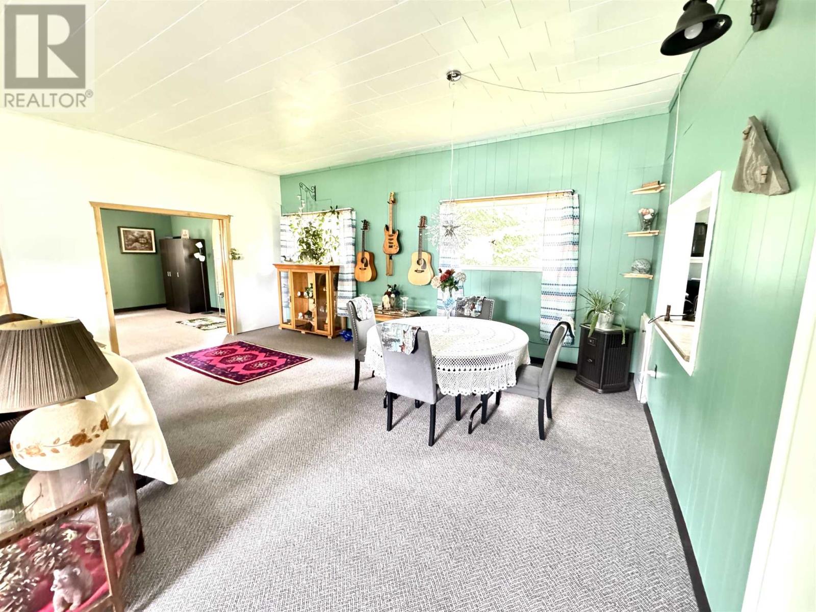 323 Hardy Ave Property Photo 17