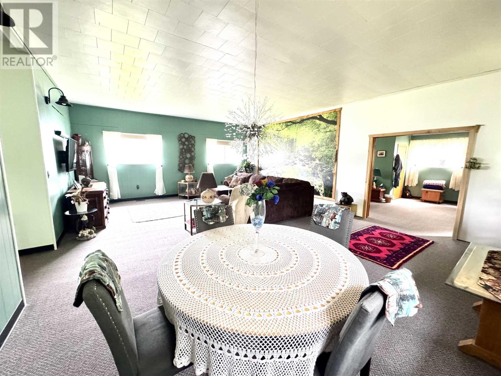 323 Hardy Ave Property Photo 18