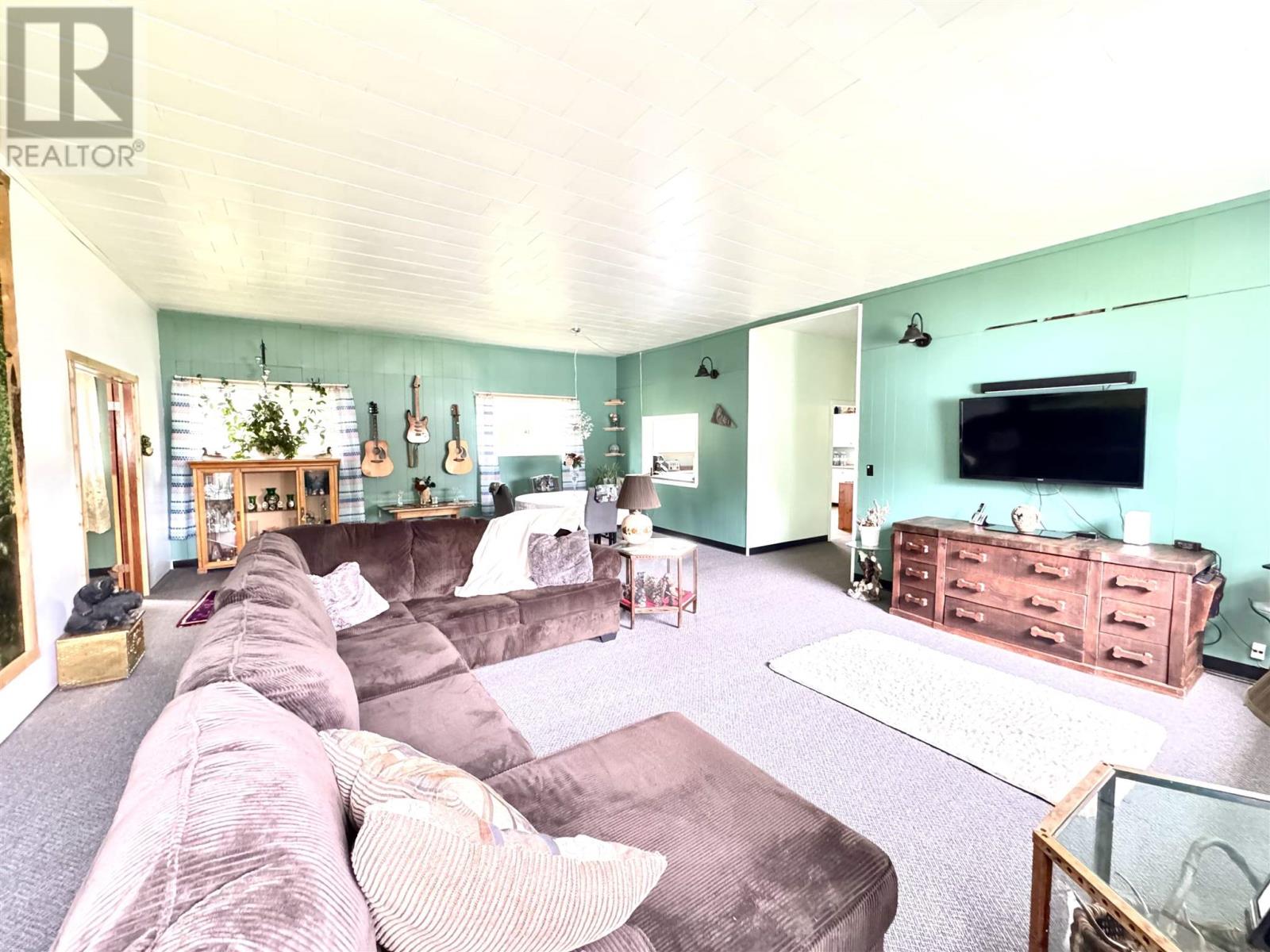 323 Hardy Ave Property Photo 20