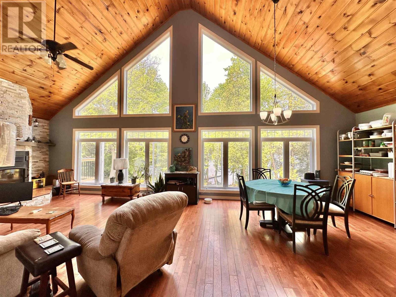 884 Dunlop Shores Rd Property Photo 7