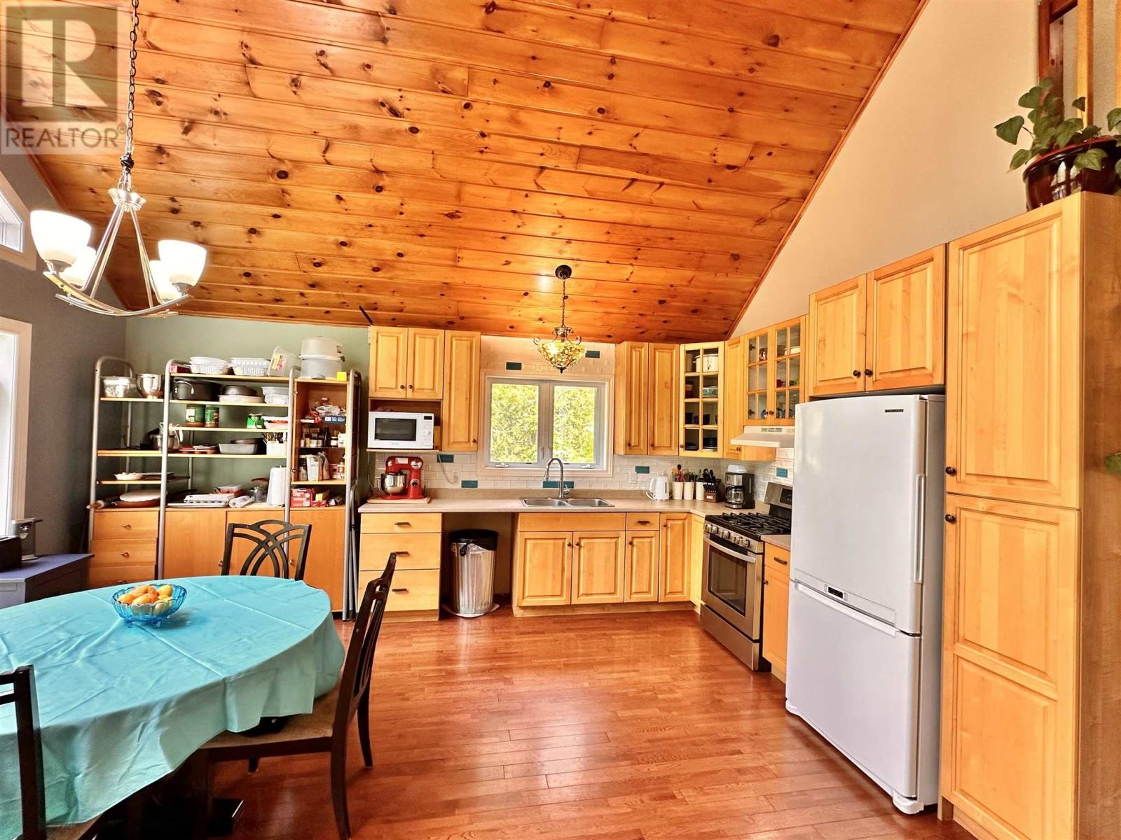 884 Dunlop Shores Rd Property Photo 9