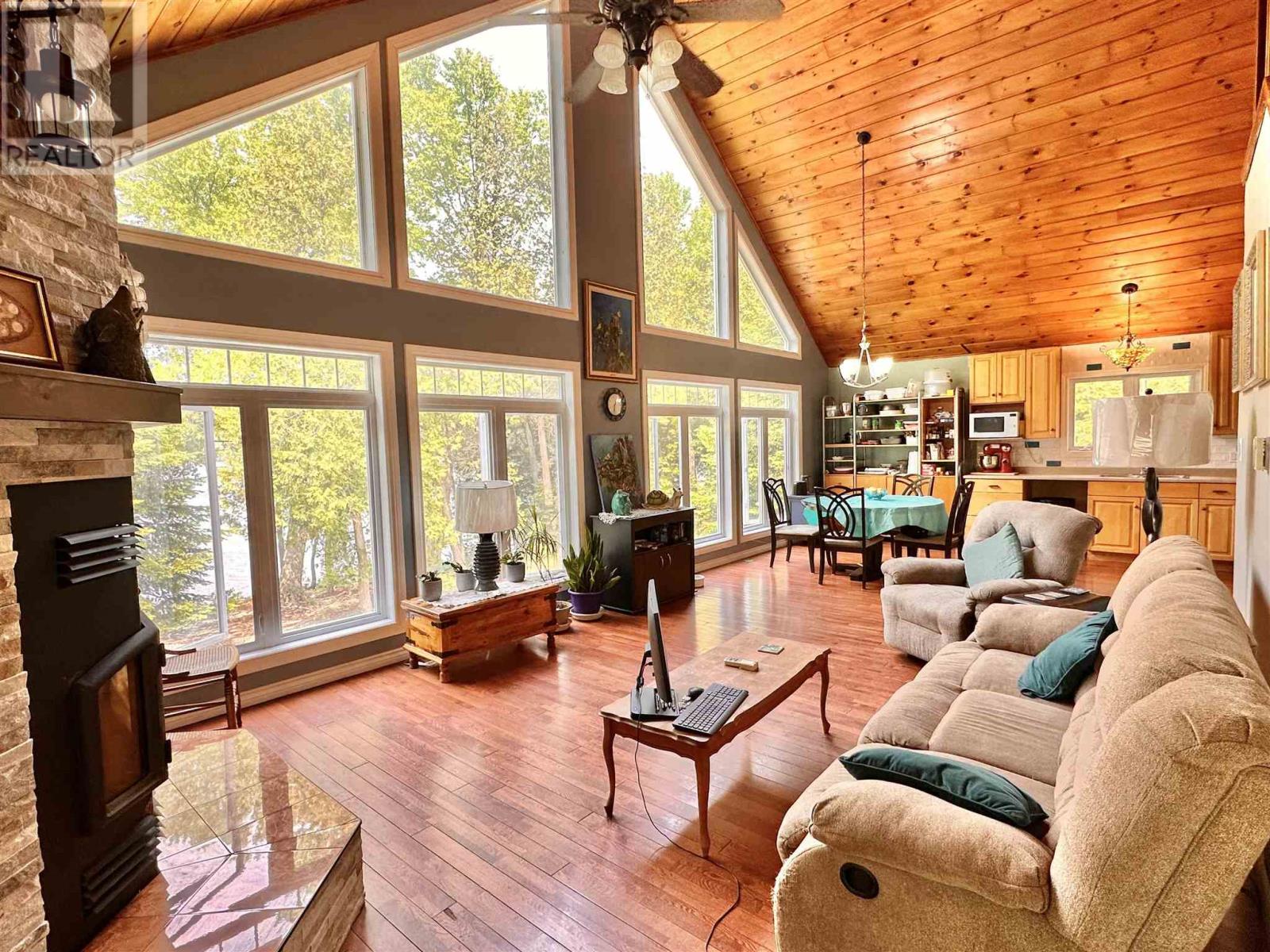 884 Dunlop Shores Rd Property Photo 11