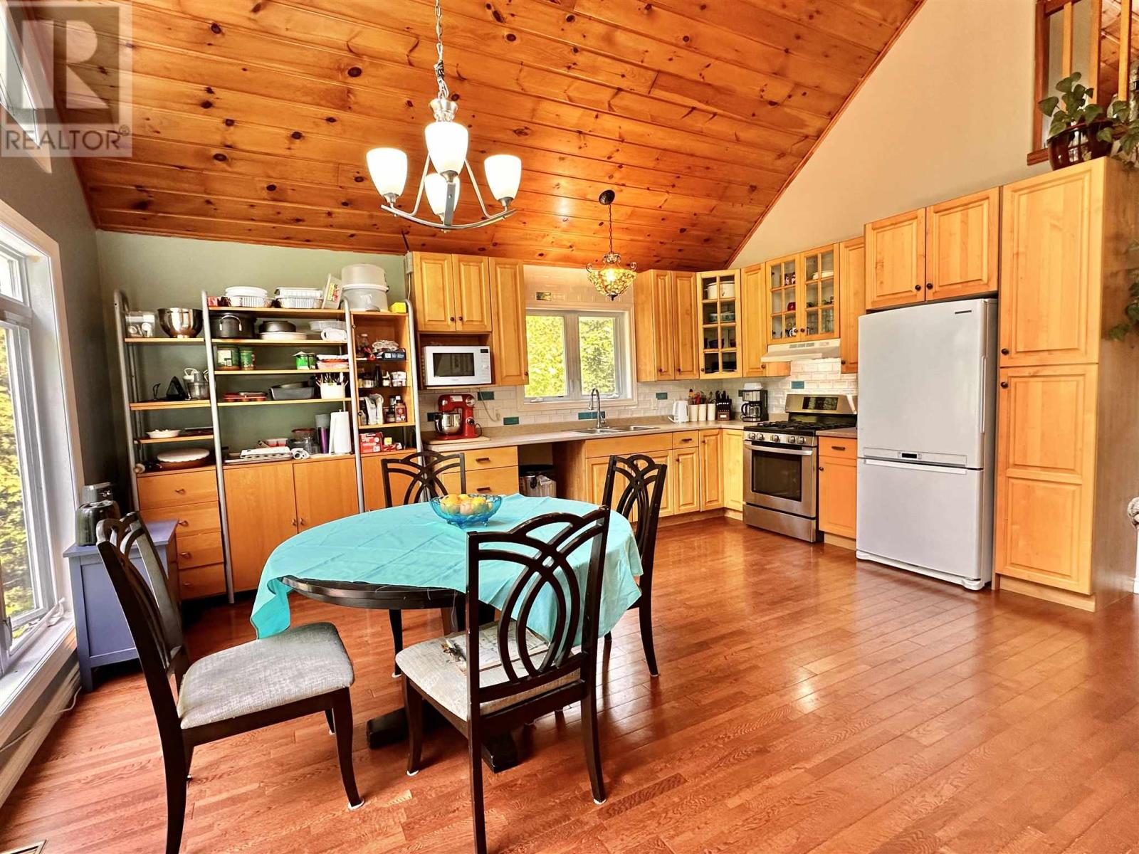 884 Dunlop Shores Rd Property Photo 14