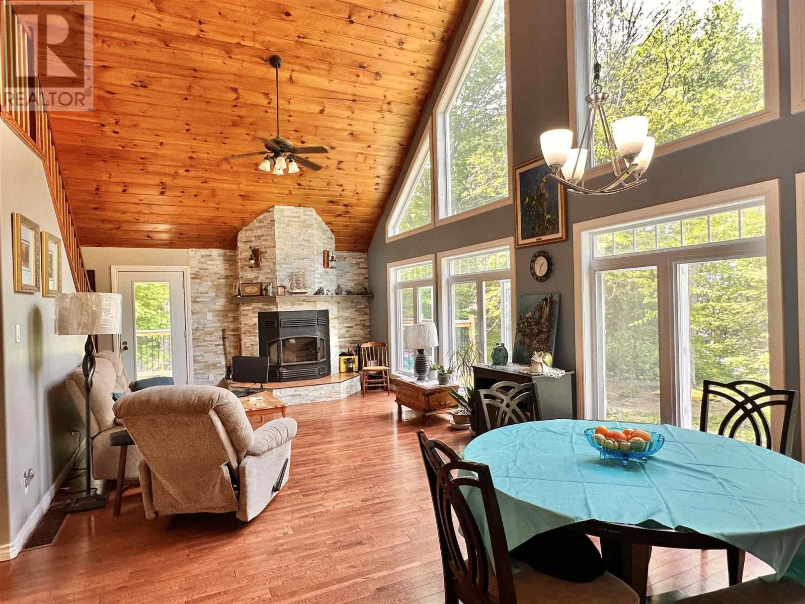 884 Dunlop Shores Rd Property Photo 15