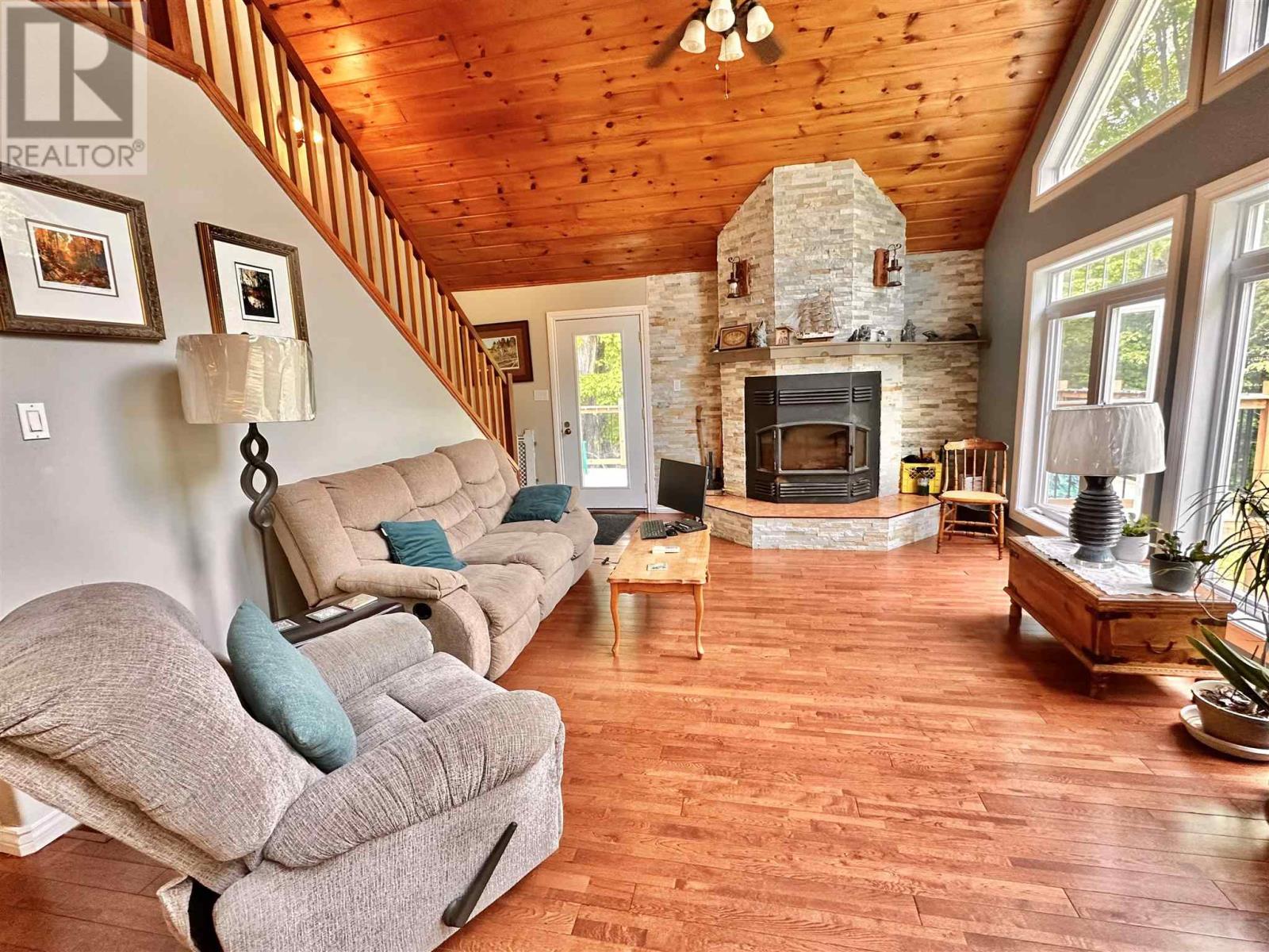 884 Dunlop Shores Rd Property Photo 16