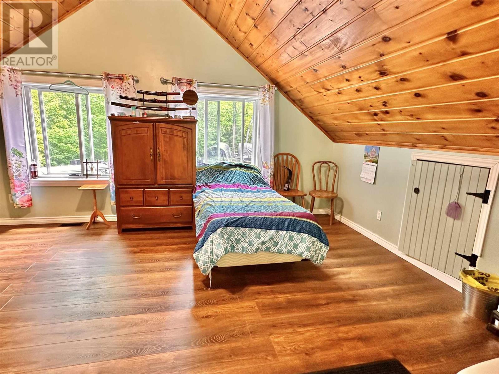 884 Dunlop Shores Rd Property Photo 22