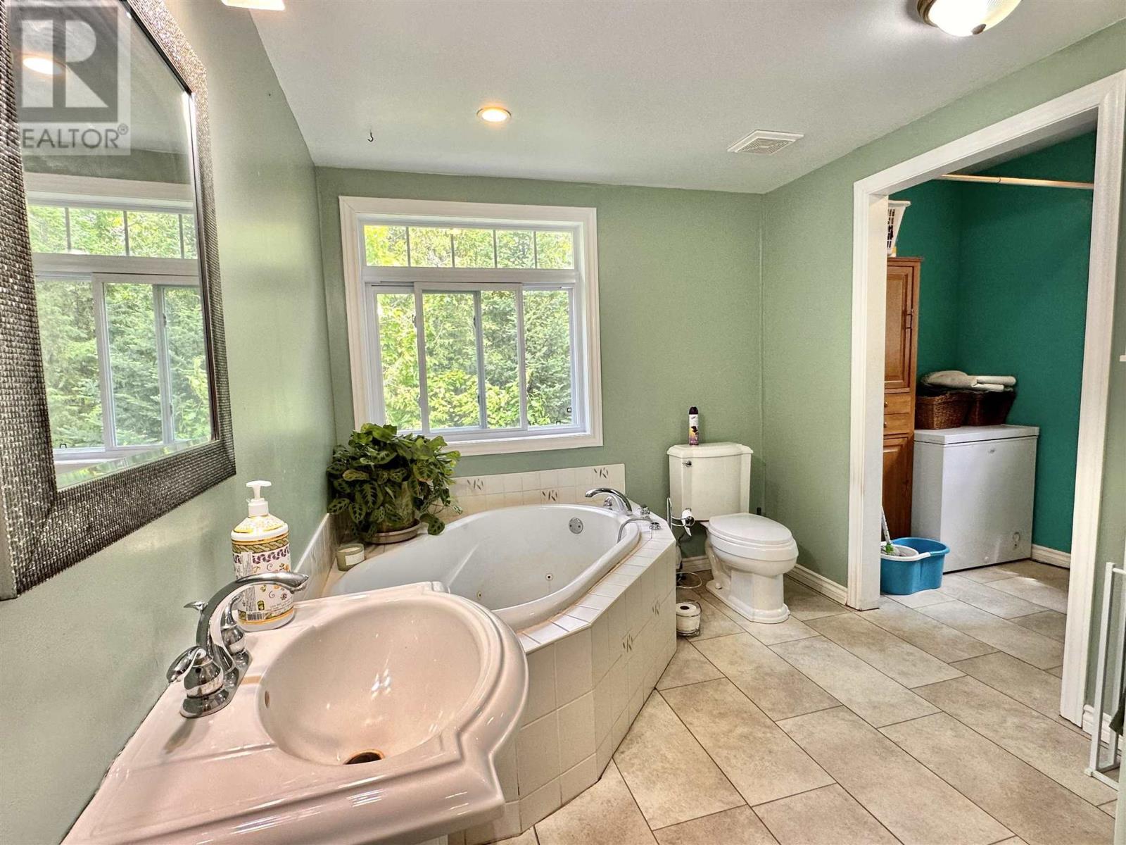 884 Dunlop Shores Rd Property Photo 27