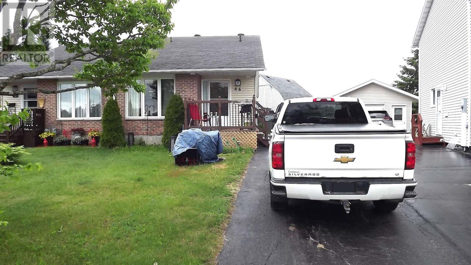 46 Stewart CRES Property Photo 1