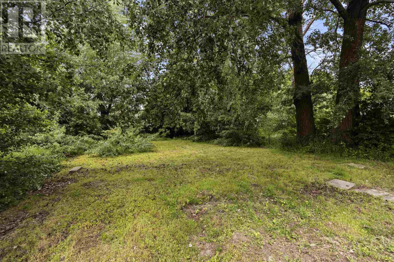 561 Wellington St W Property Photo 6