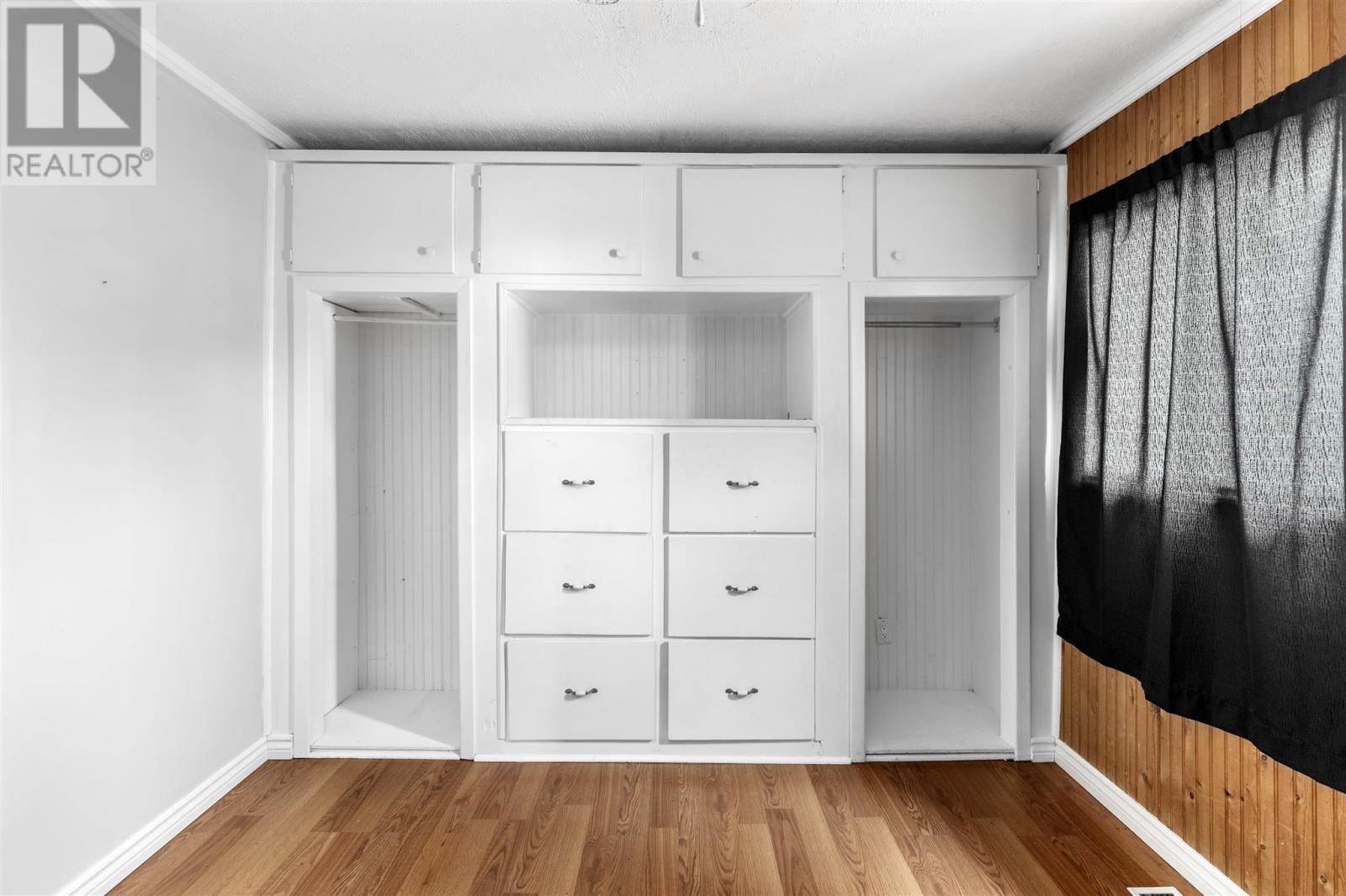 561 Wellington St W Property Photo 16