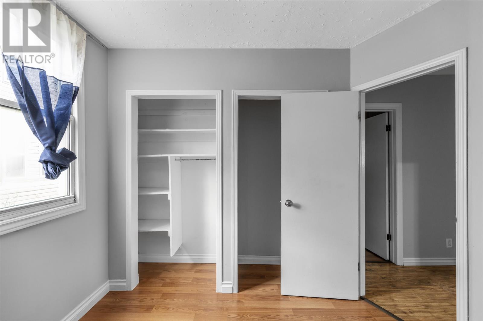 561 Wellington St W Property Photo 22