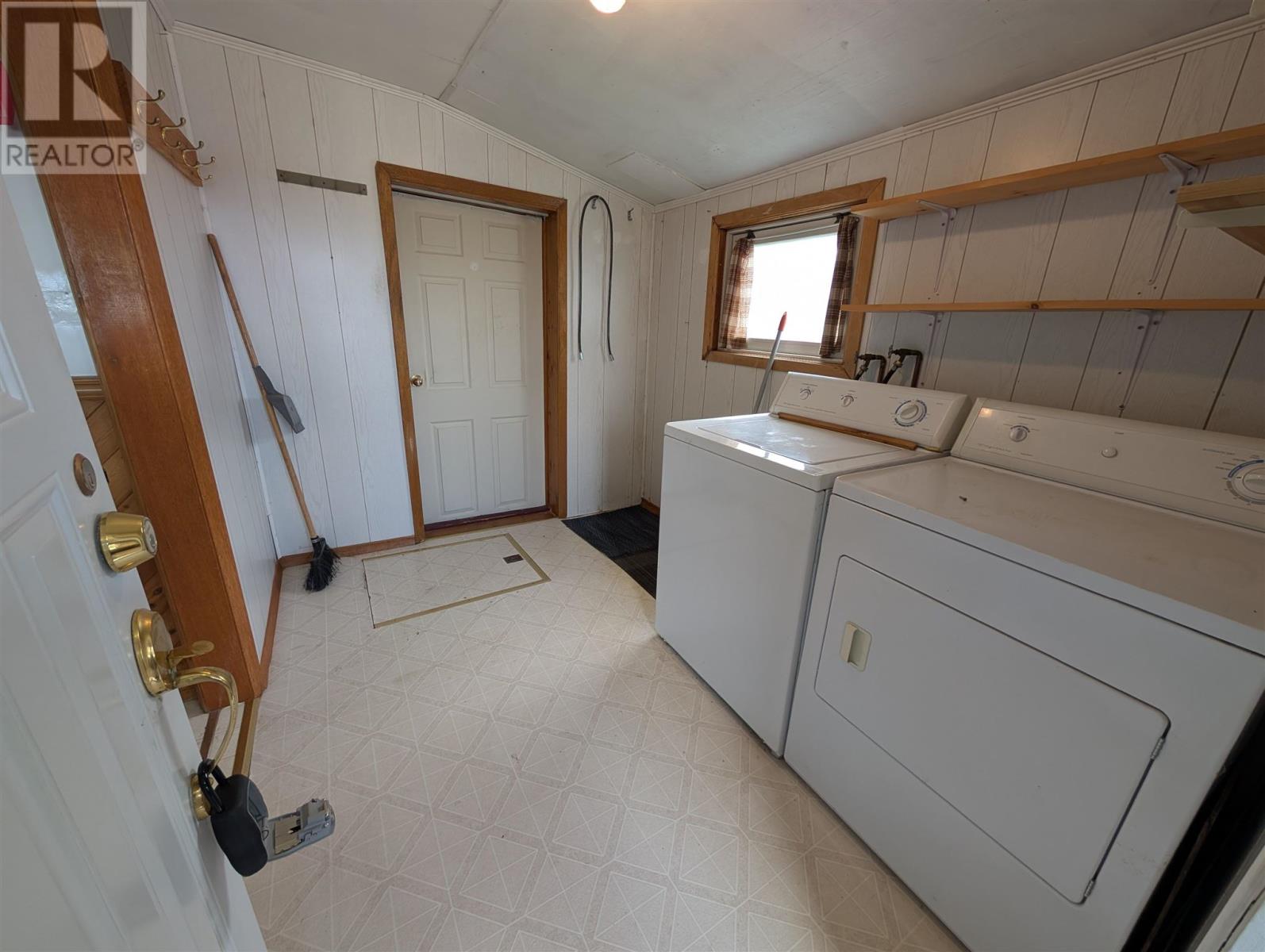 61 Third Ave Property Photo 3