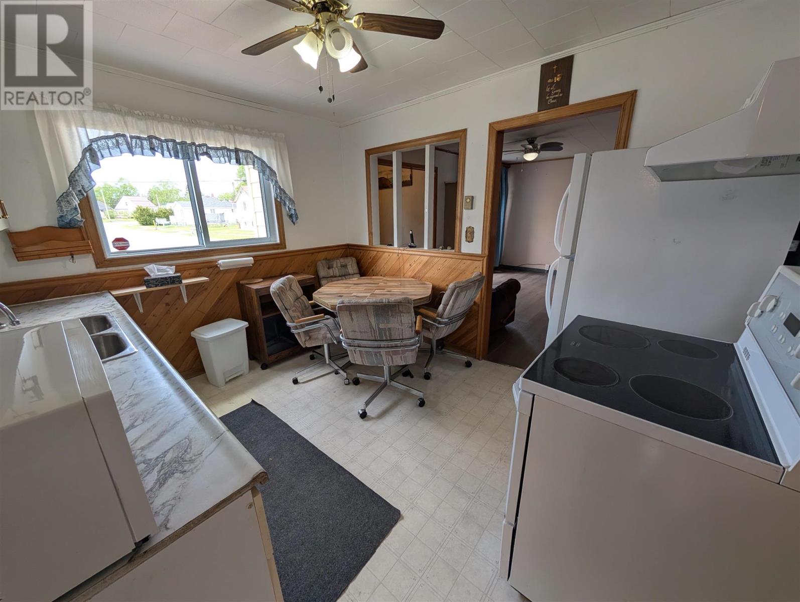 61 Third Ave Property Photo 6