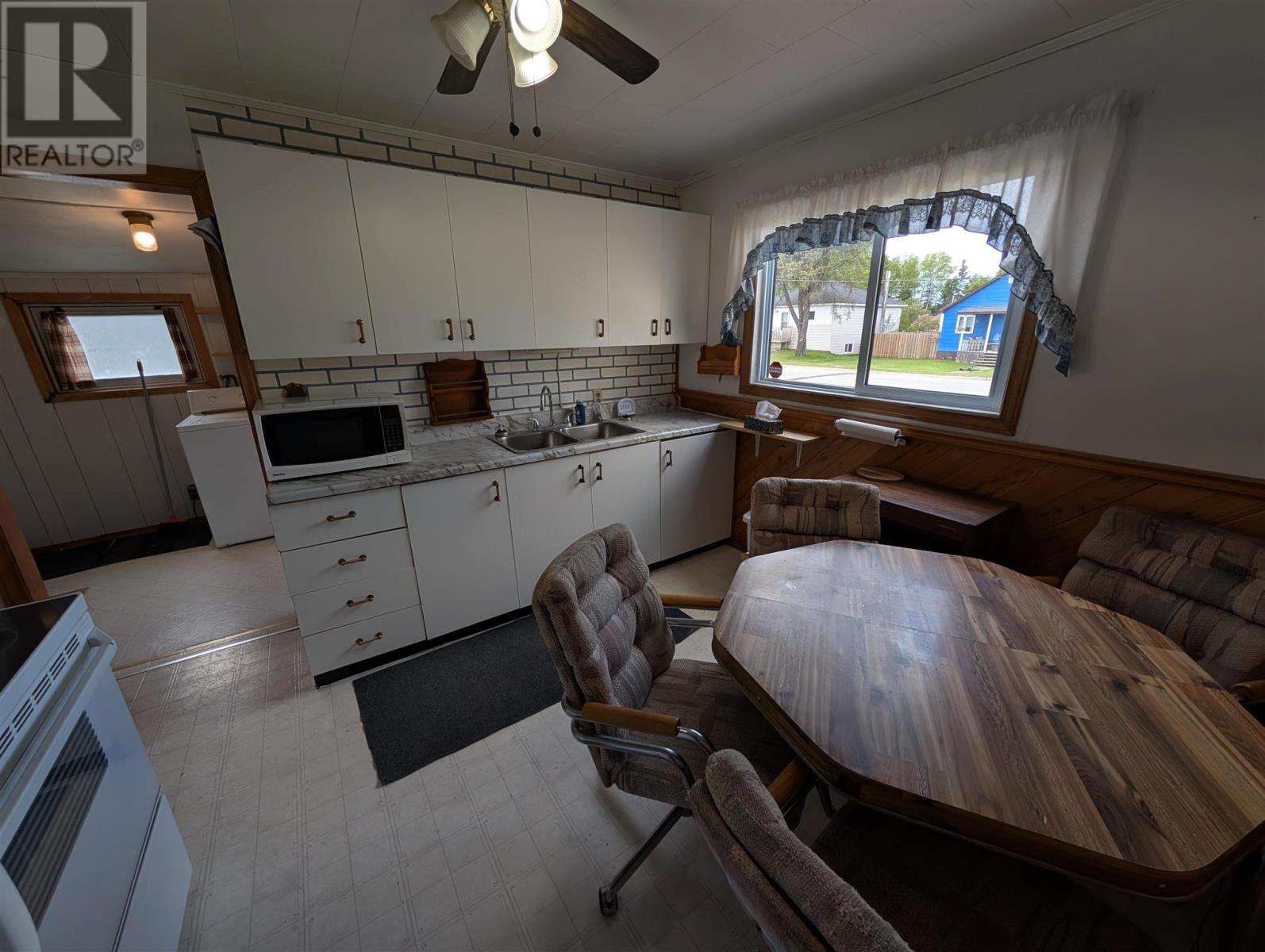 61 Third Ave Property Photo 7