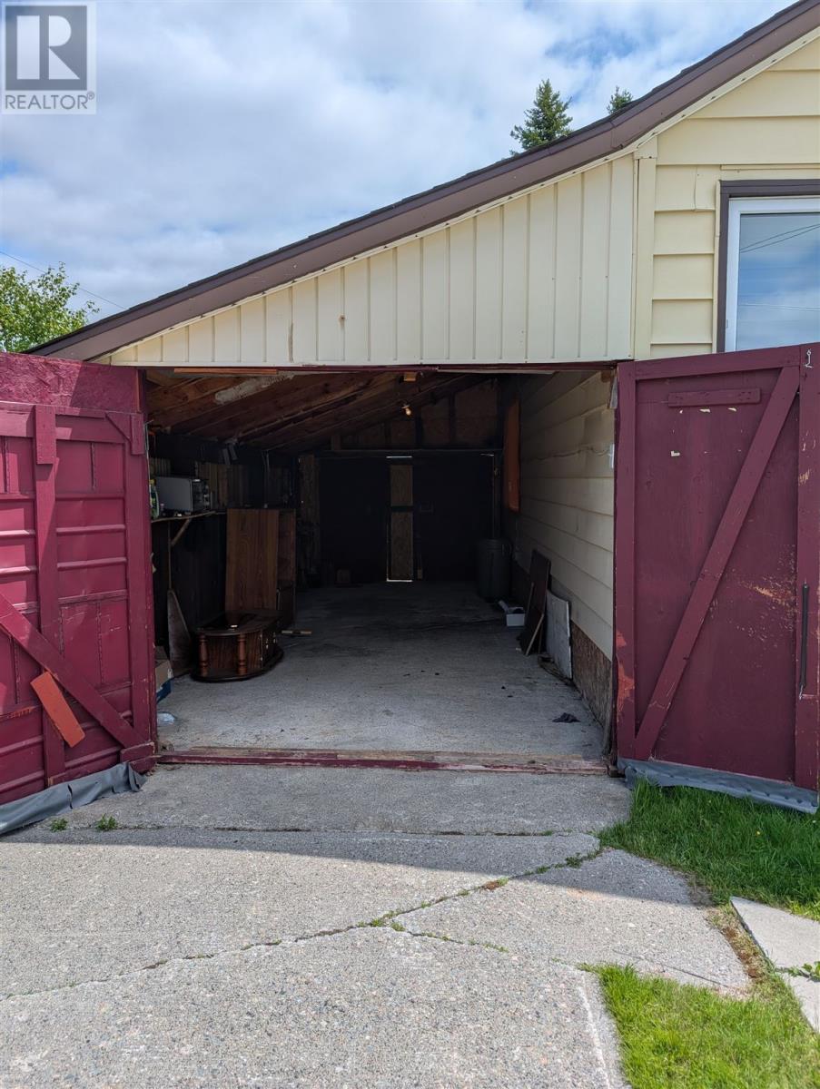 61 Third Ave Property Photo 22