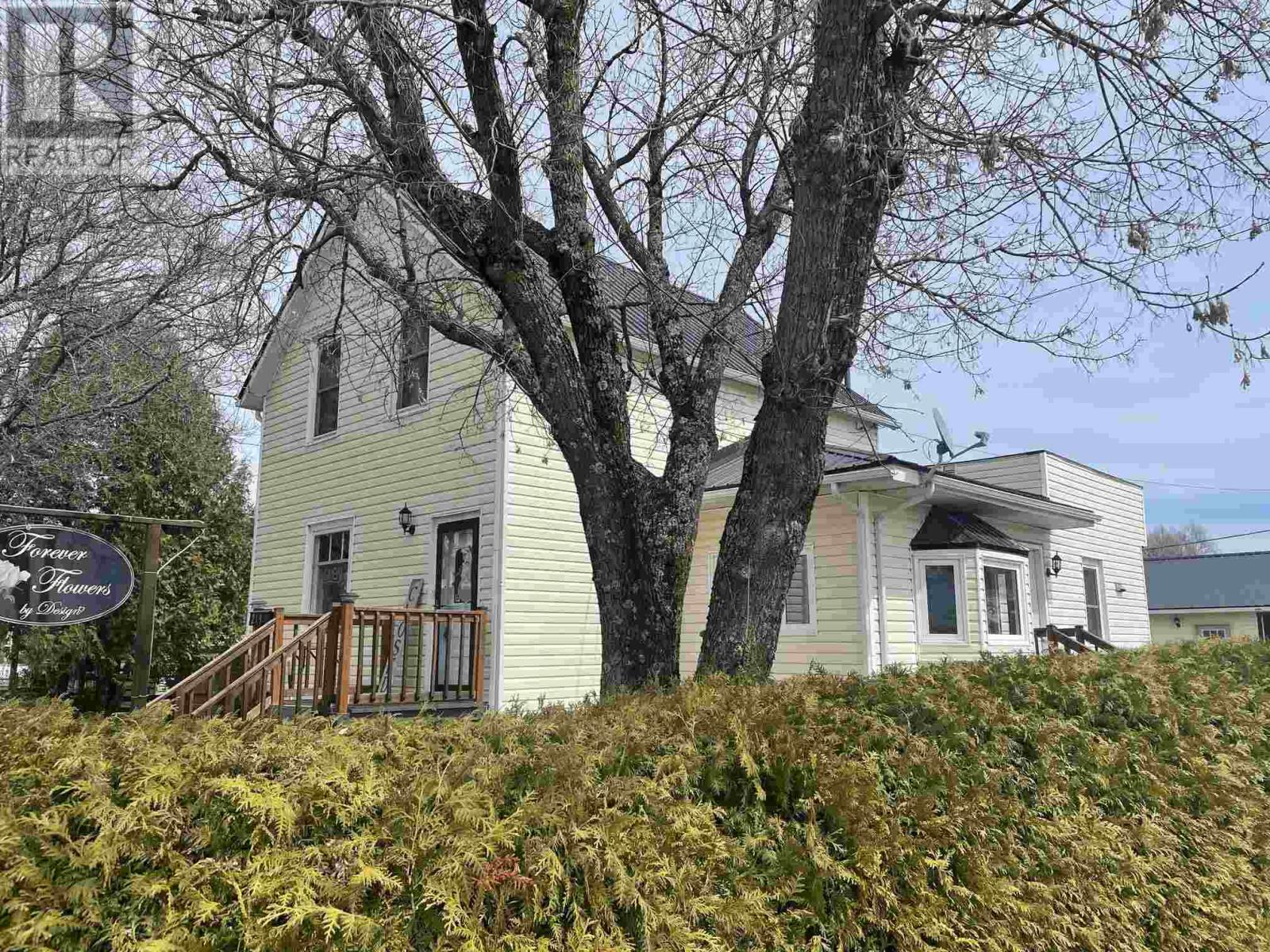 219 Main St Property Photo 2