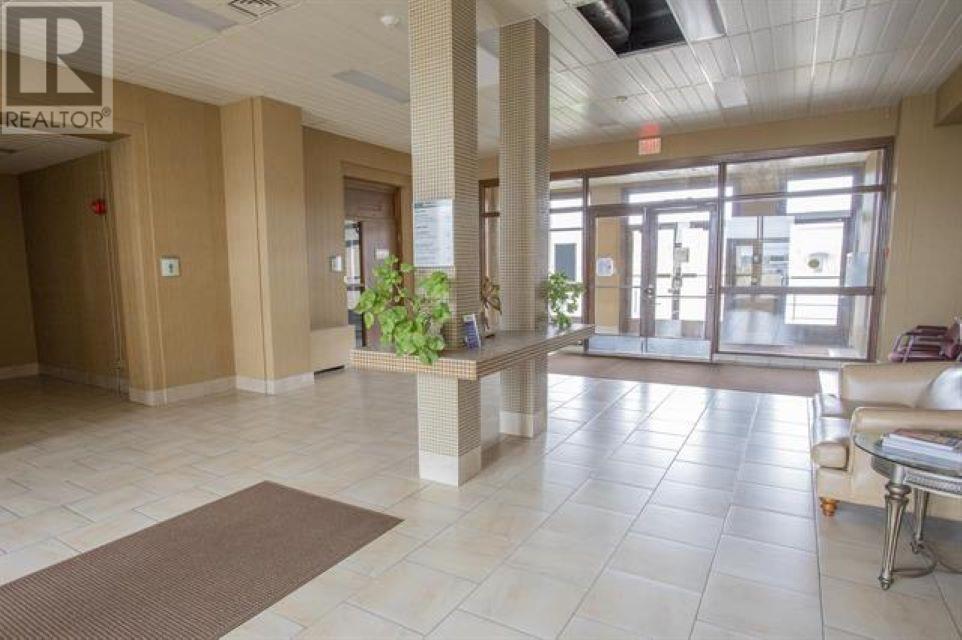 875 Queen St Property Photo 4