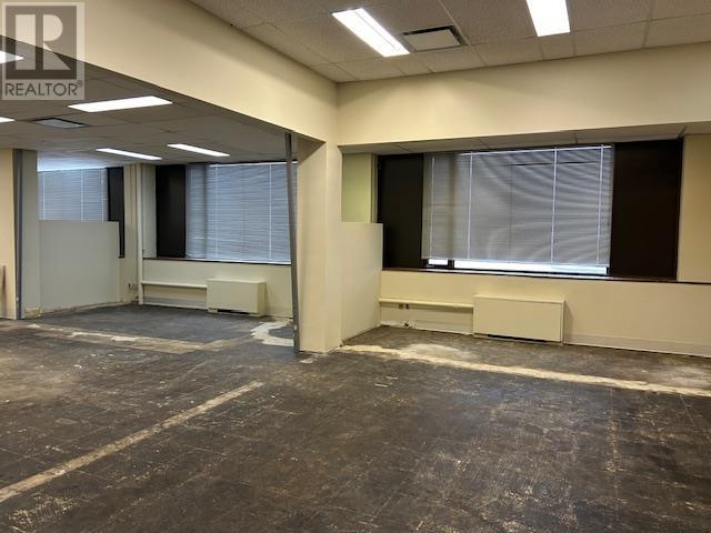 875 Queen St Property Photo 9