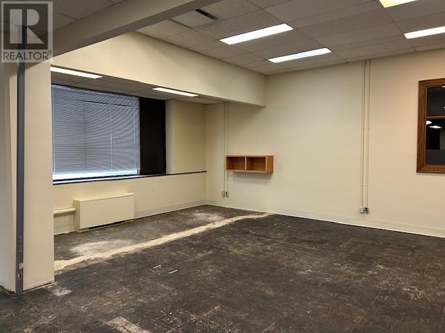 875 Queen St Property Photo 10