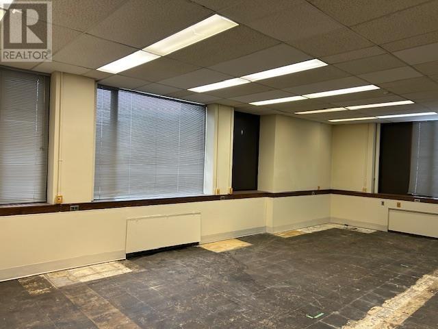 875 Queen St Property Photo 12