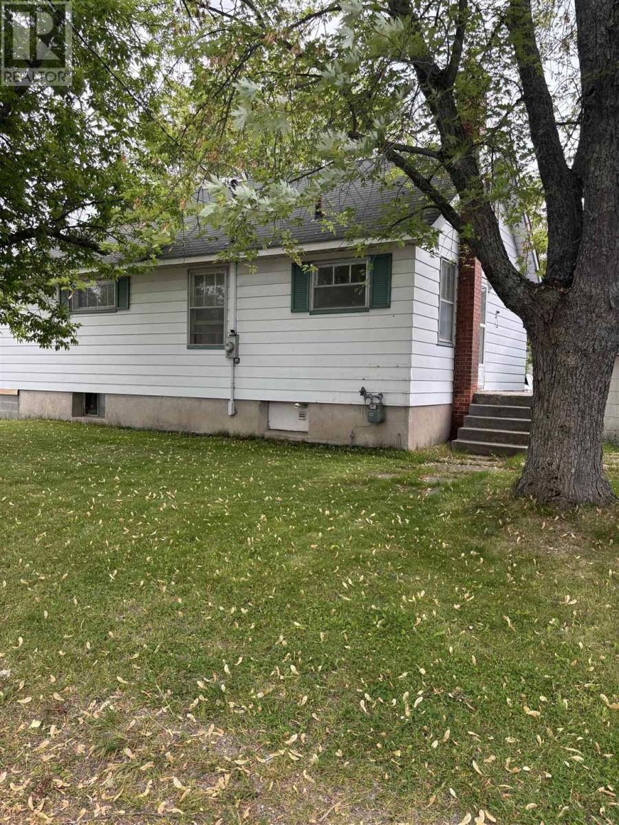 35 Walnut ST Property Photo 1