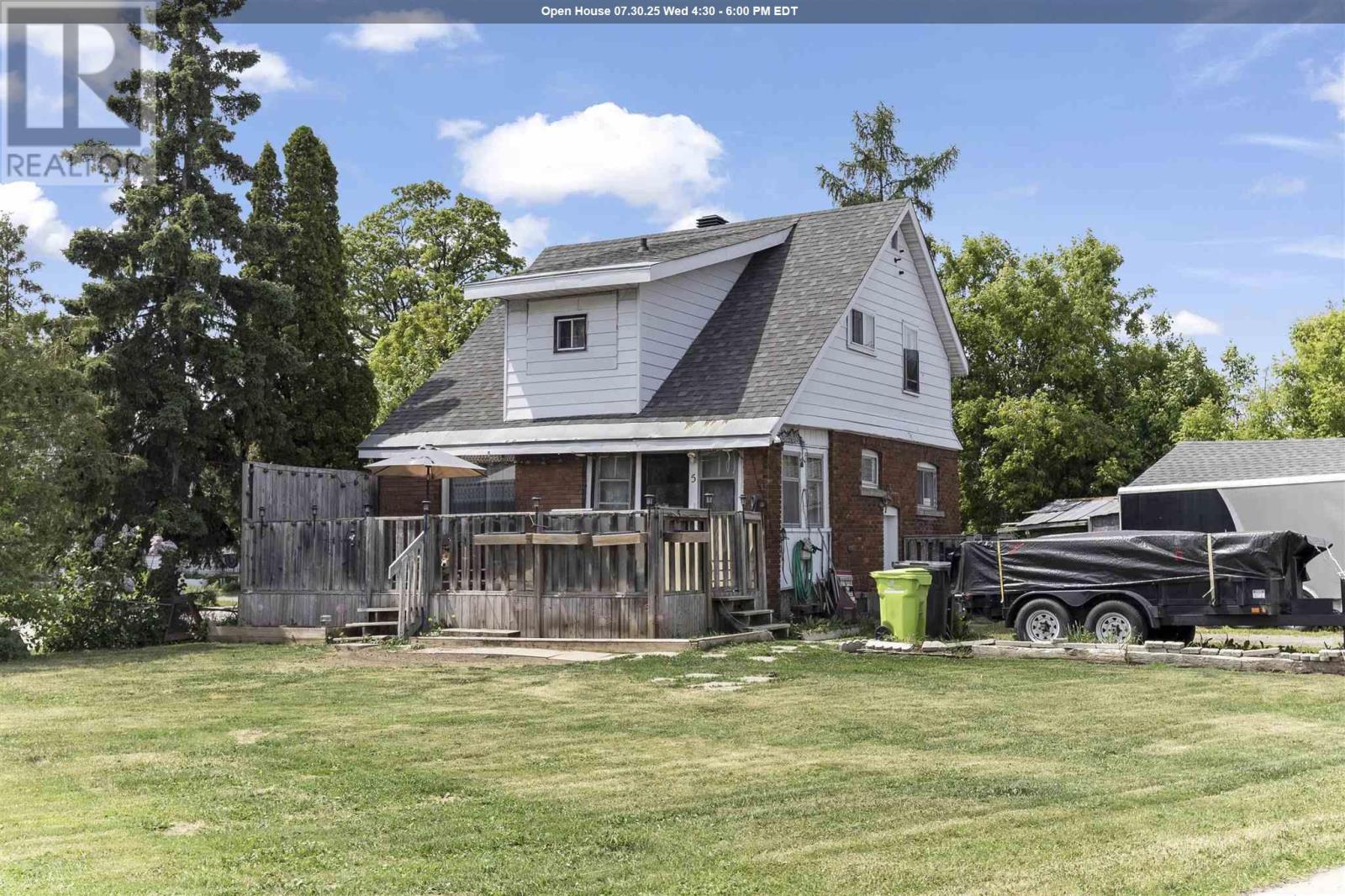 5 Alberta ST Property Photo 1