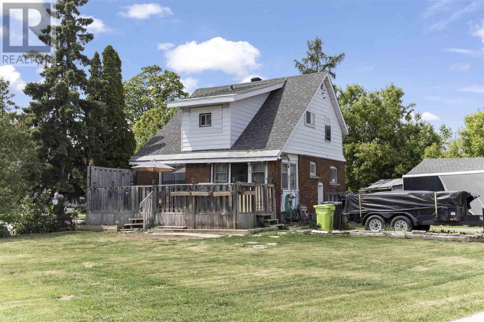 5 Alberta ST Property Photo 1