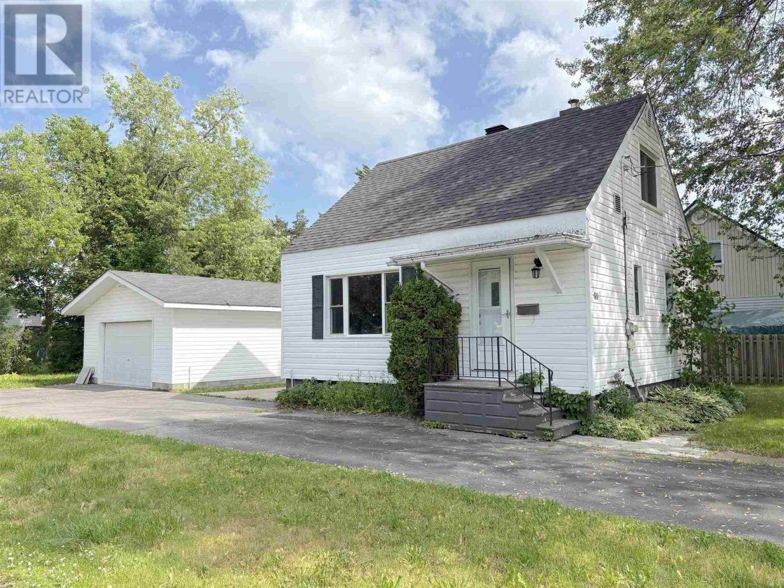 88 Campbell AVE Property Photo 1