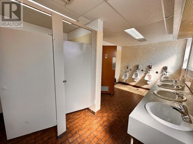 2 Veteran's Way Property Photo 12