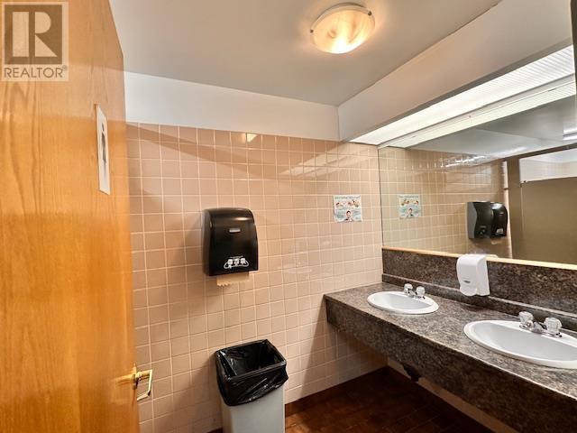 2 Veteran's Way Property Photo 14