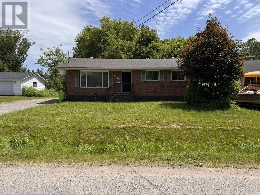 386 Borden AVE Property Photo 1