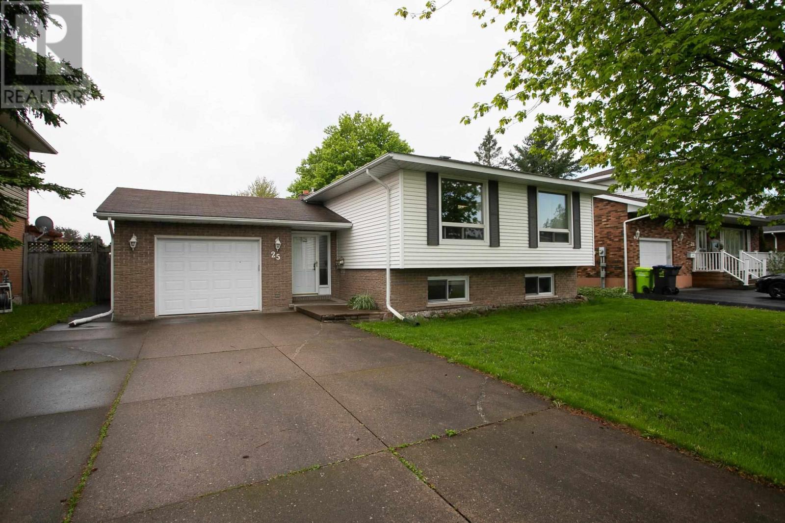 25 Healy ST Property Photo 1