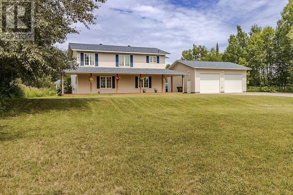 1290 Third Line E. Property Photo 1