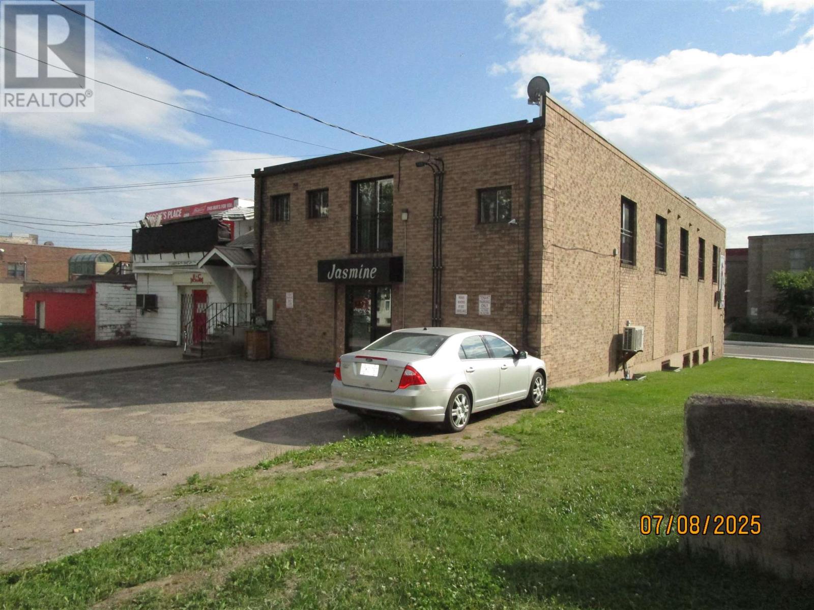 446-450 Queen St E Property Photo 3
