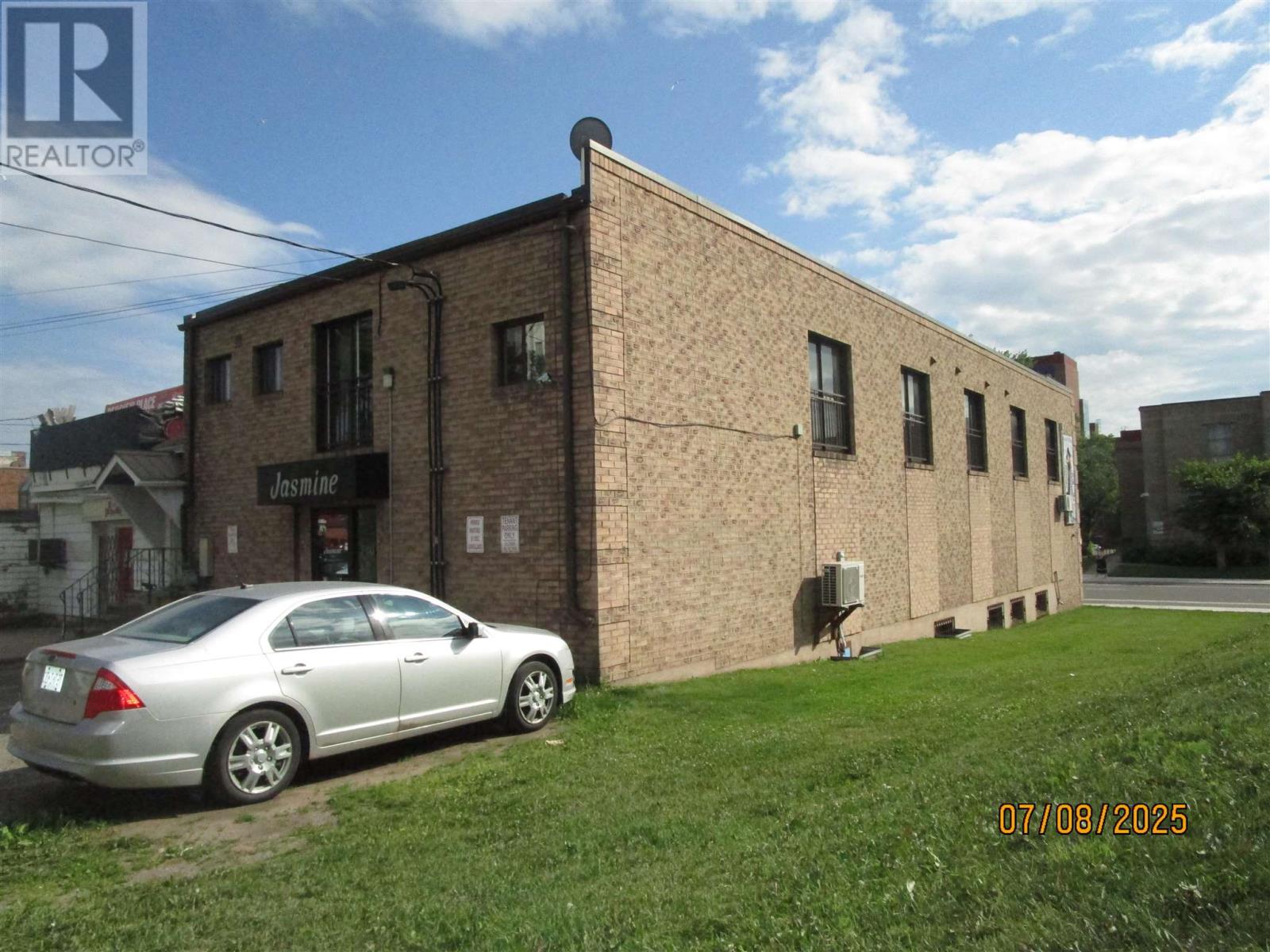 446-450 Queen St E Property Photo 4