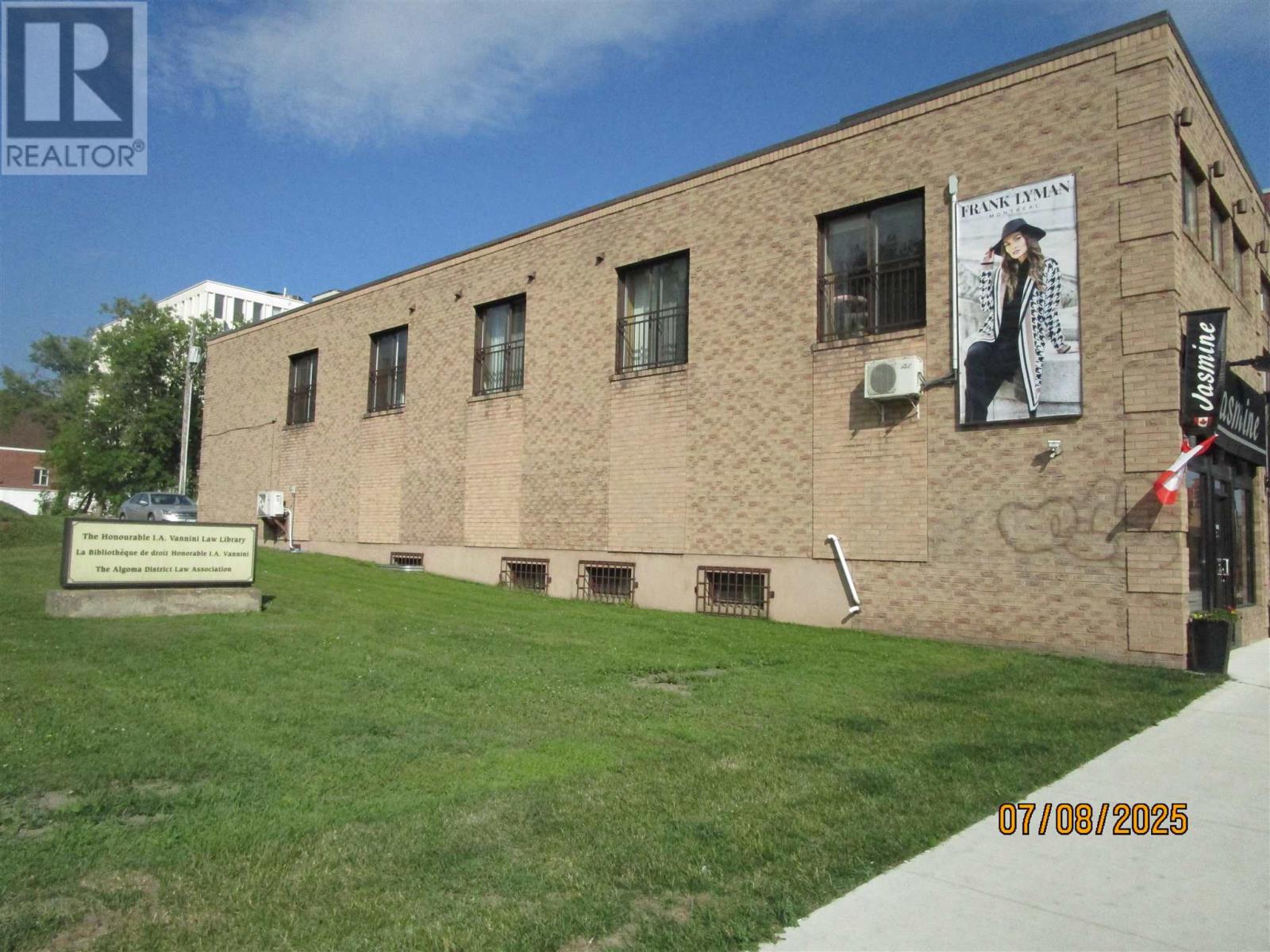 446-450 Queen St E Property Photo 5