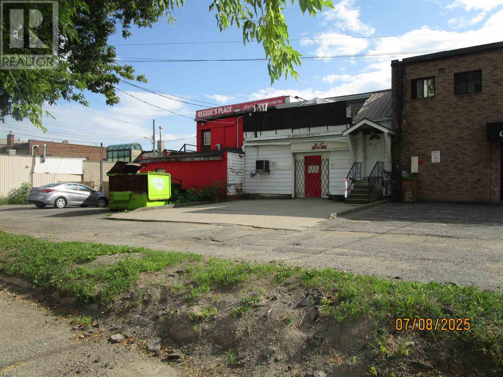 446-450 Queen St E Property Photo 6