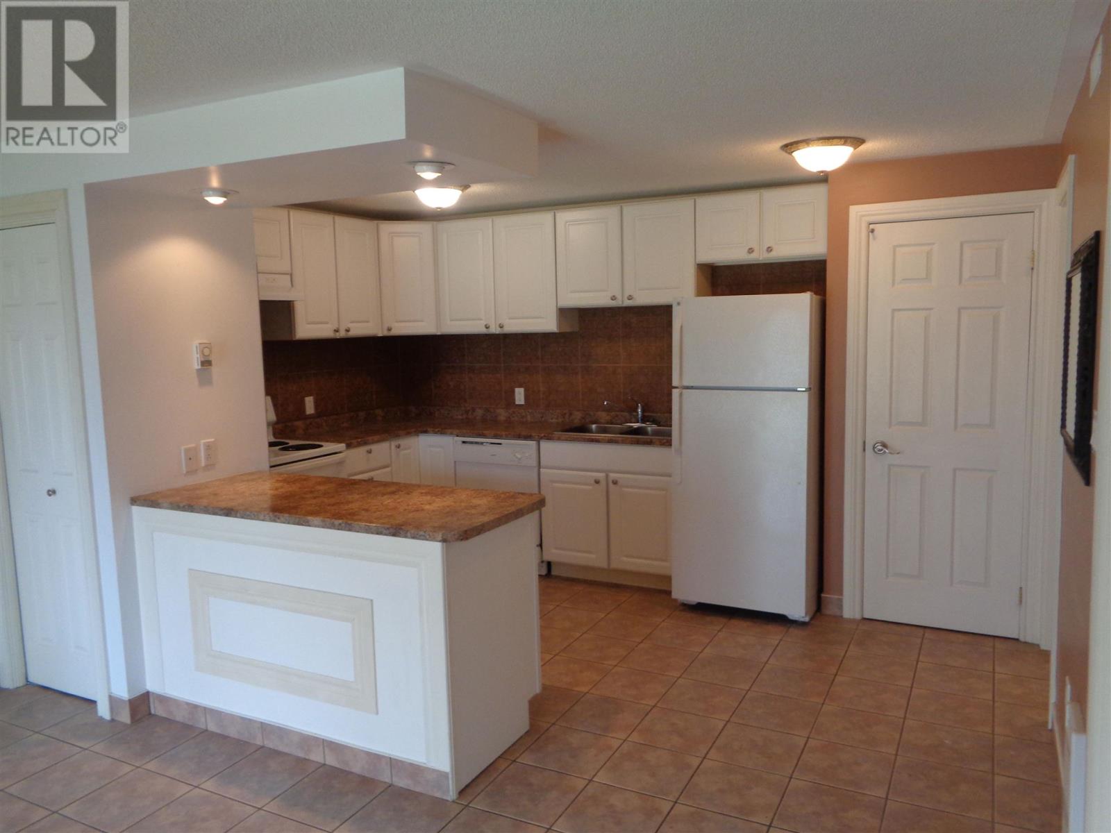 446-450 Queen St E Property Photo 8
