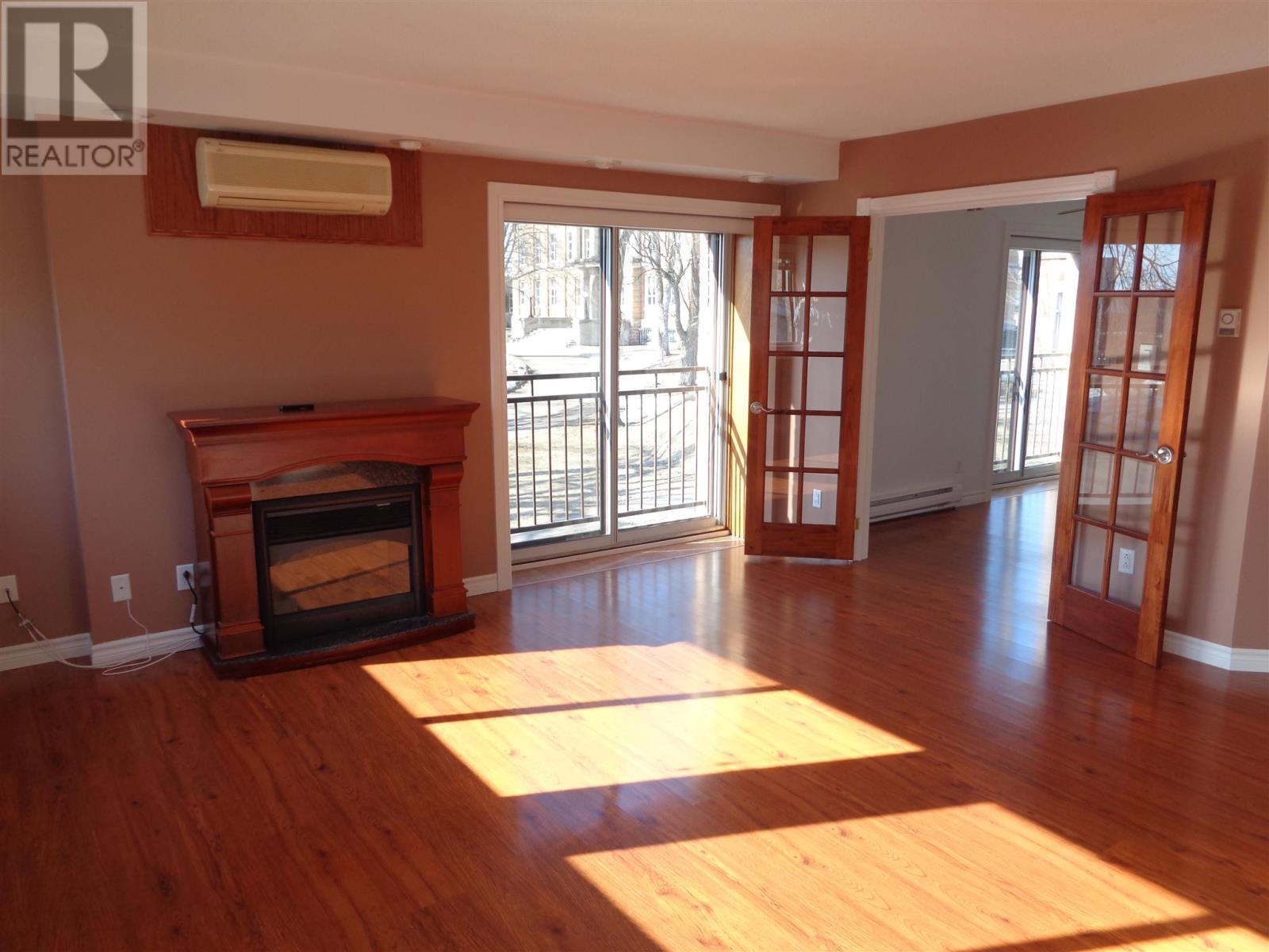 446-450 Queen St E Property Photo 11
