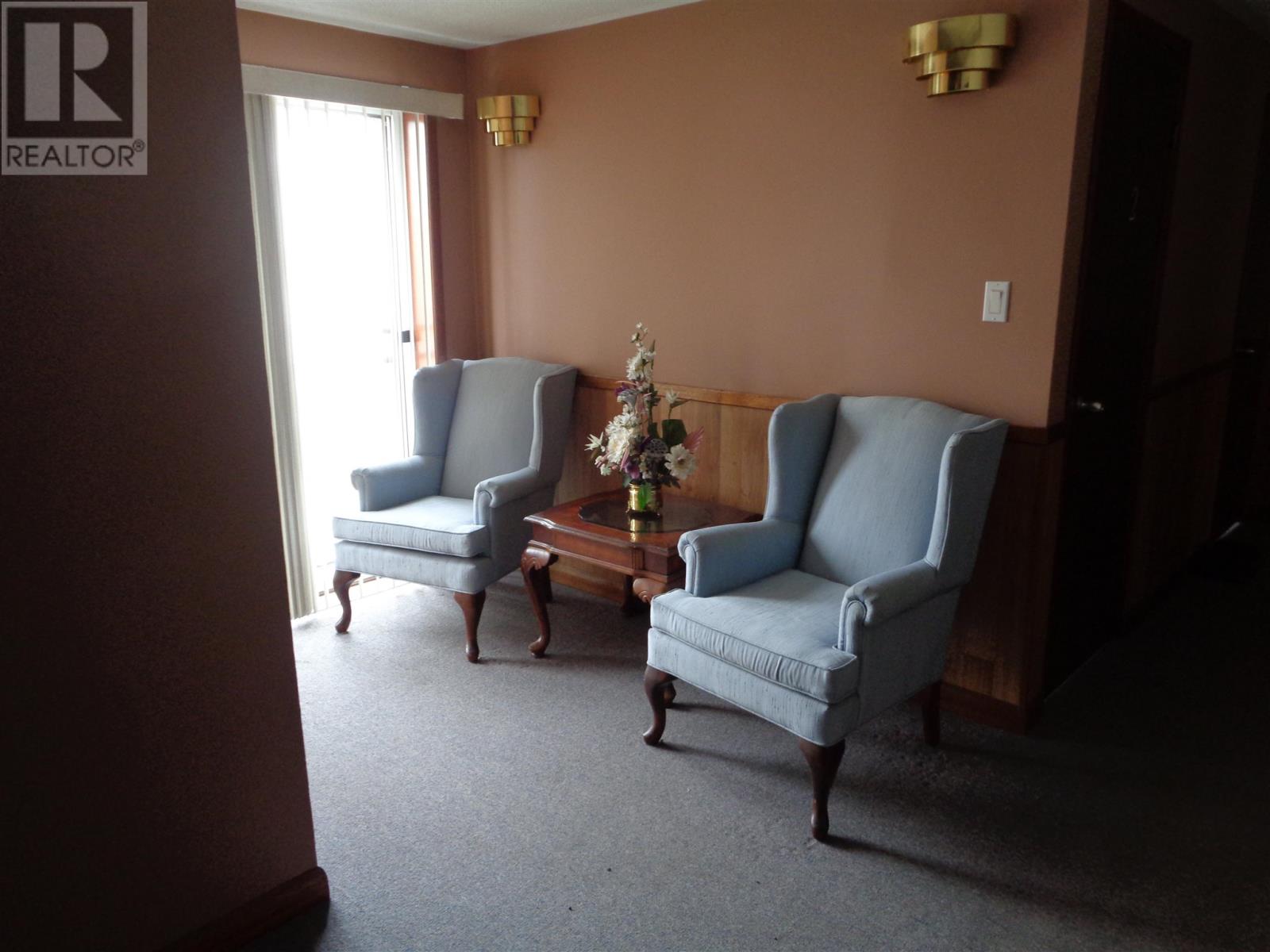 446-450 Queen St E Property Photo 16
