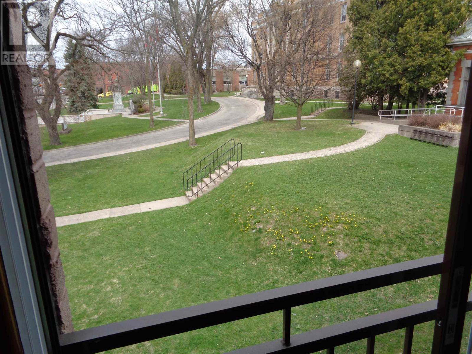 446-450 Queen St E Property Photo 17