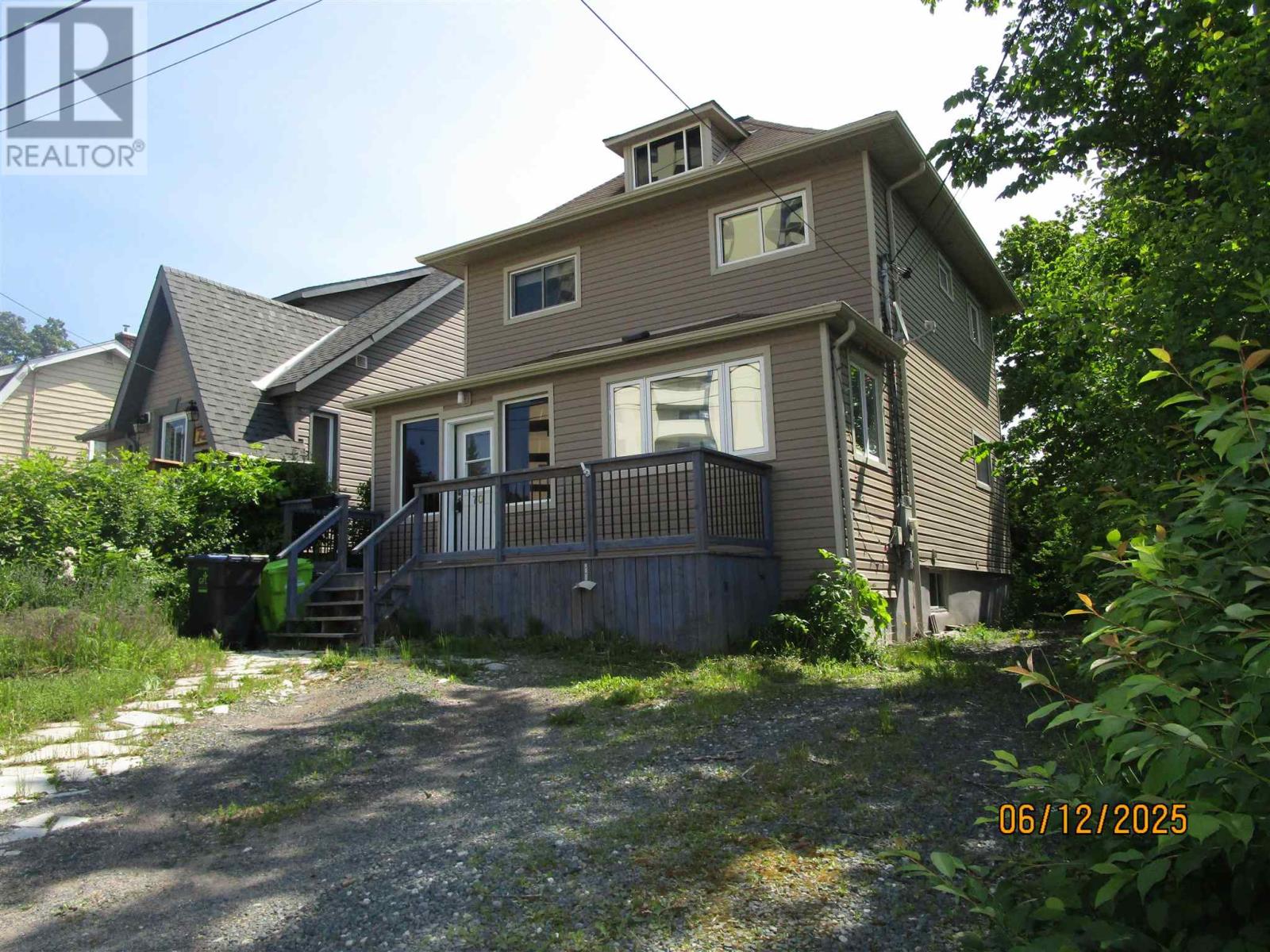 70 Pine St Property Photo