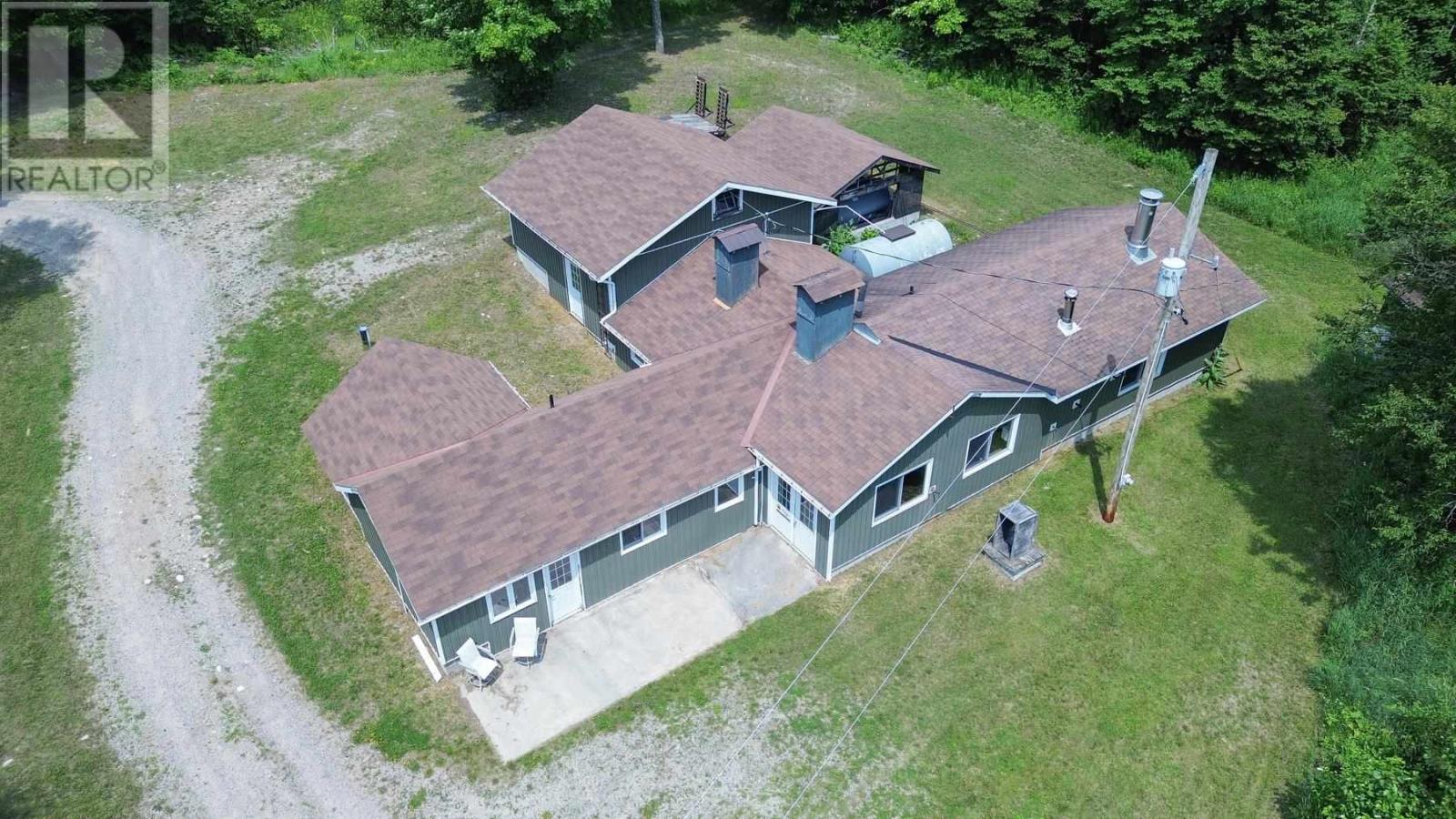 2704 A Line Rd Property Photo 12