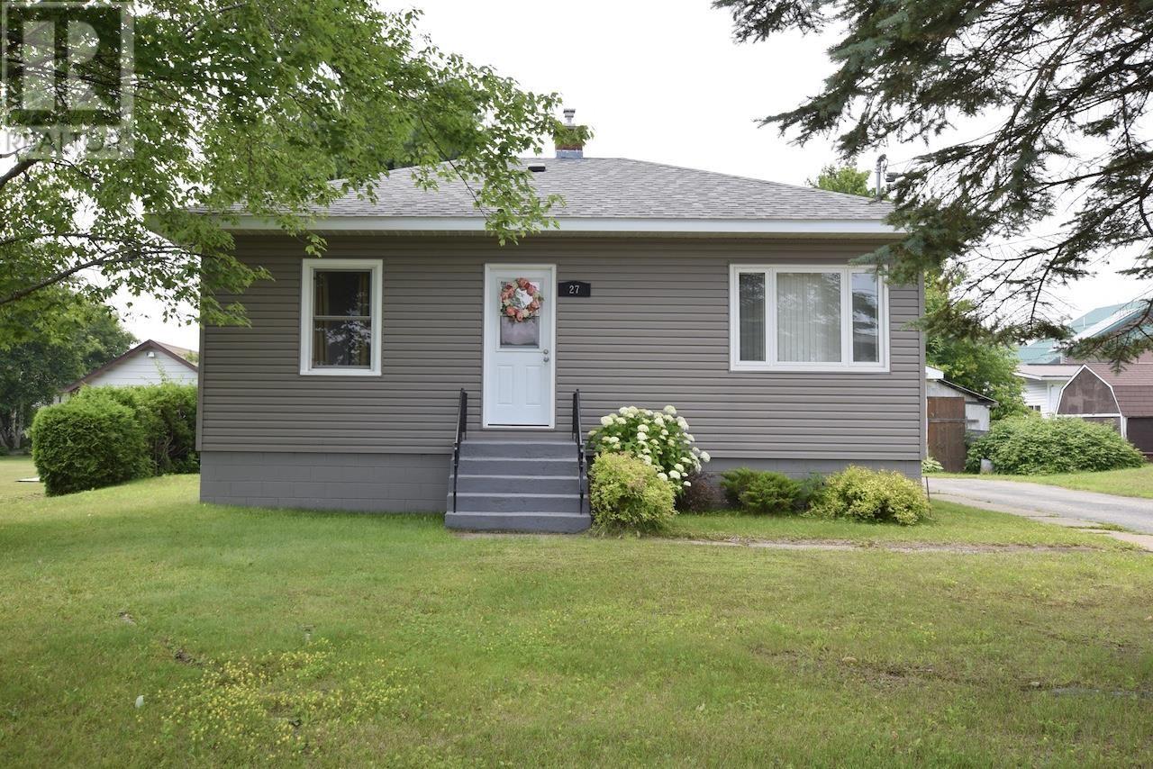 27 Queen Ave Property Photo 1