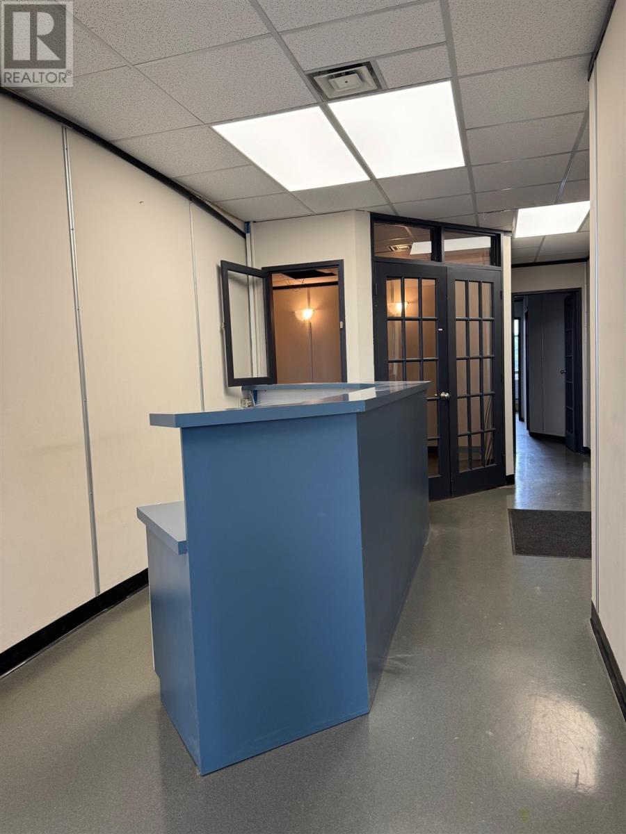 212 Queen St Property Photo 2