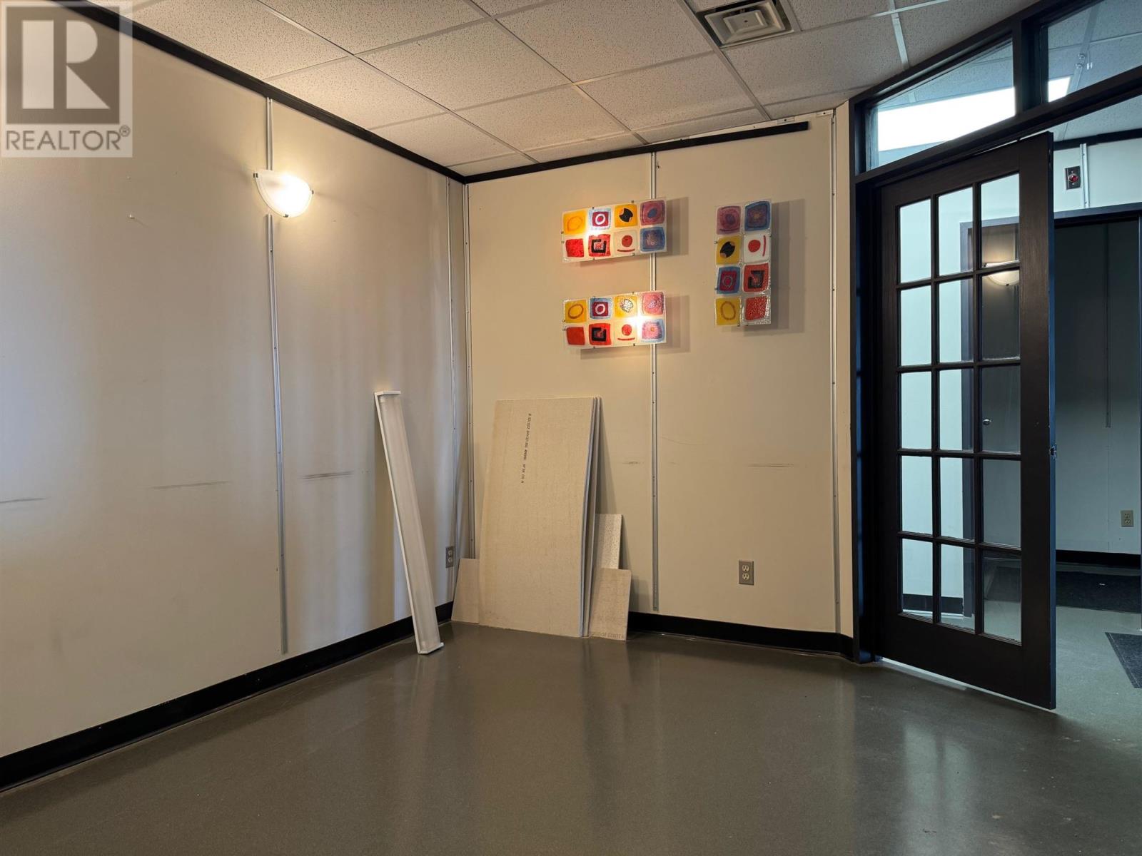 212 Queen St Property Photo 4