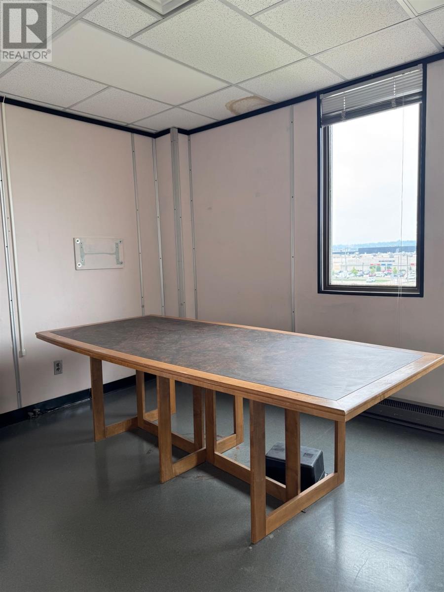 212 Queen St Property Photo 6